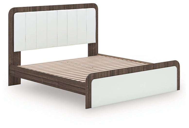 Kendanport  Upholstered Bed