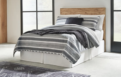 Hyanna  Panel Headboard With Mirrored Dresser