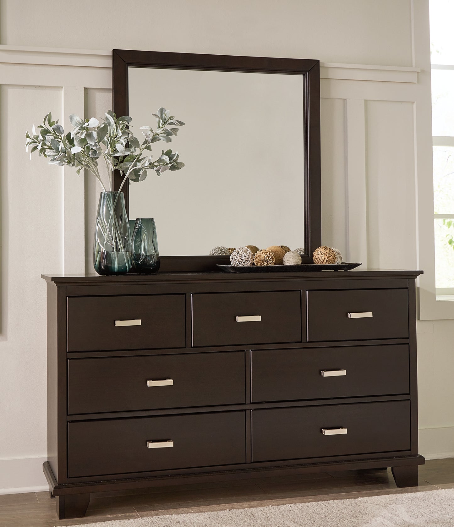 Covetown  Panel Bed With Mirrored Dresser, Chest And Nightstand