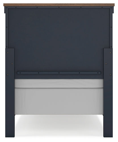 Landocken  Panel Headboard With Mirrored Dresser And Nightstand