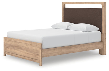 Kinlanni  Upholstered Platform Bed