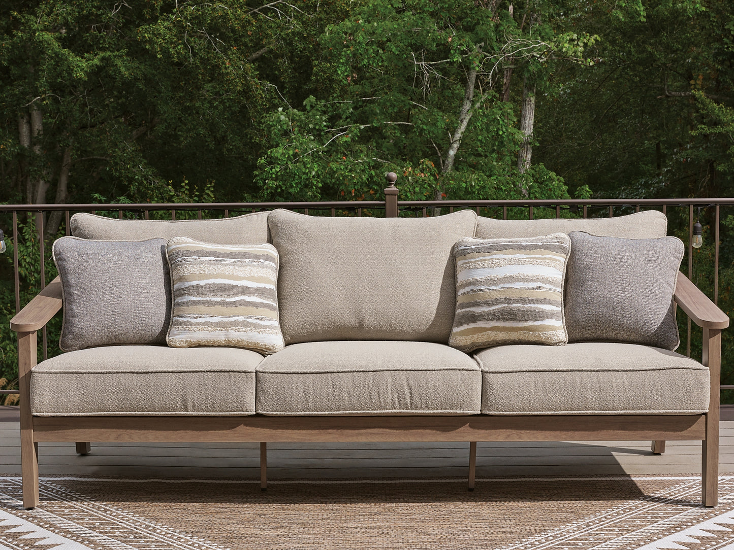 Harmony Headlands Sofa with Cushion
