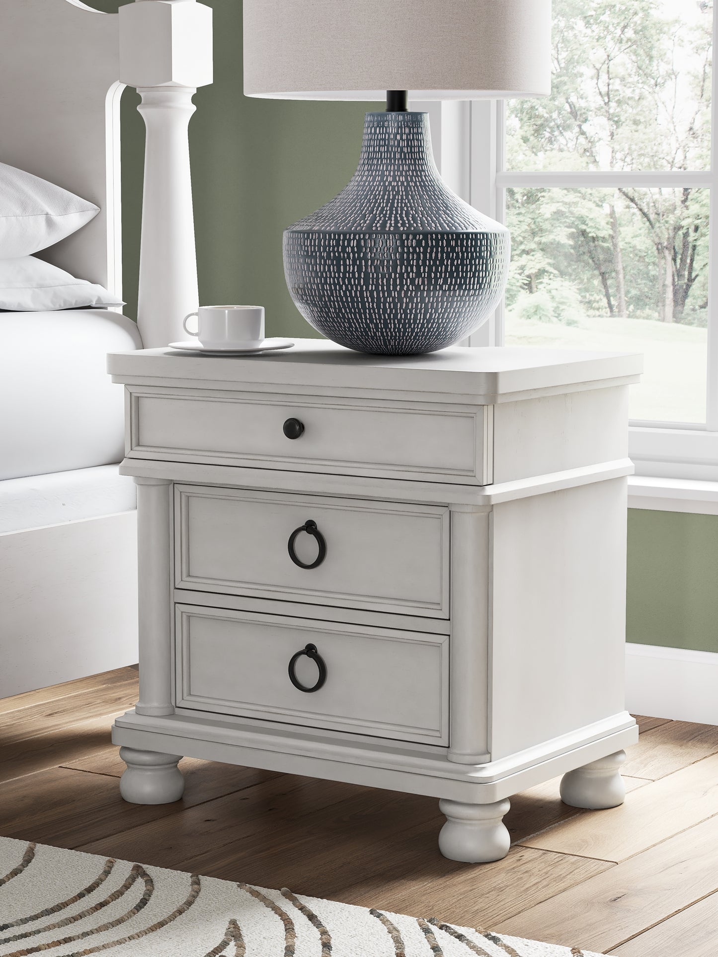 Rowlenstown  Poster Bed, Dresser, Mirror And Nightstand
